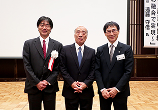 遠藤信州大特別特任教授（中）と北野学長（右），<br/>豊田理工学部長（左）