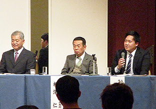 パネルディスカッション<br />（左から管院長，相澤教授，山見坂さん）