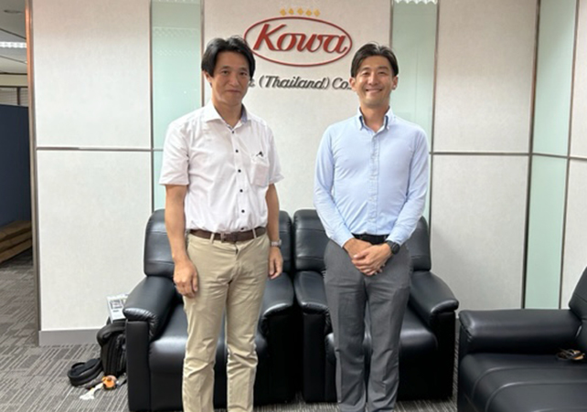 Kowa Thailand代表冨田修司氏（右）と内田講師