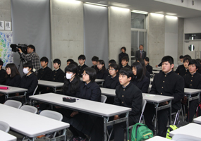 岩田中学校の生徒たち