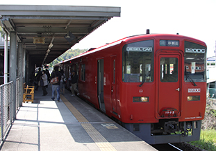 大分大学前駅構内<br>The platform of the station