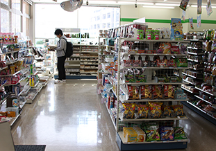 ファミリーマート2（旦野原キャンパス内）<br>On-Campus Convenience Store