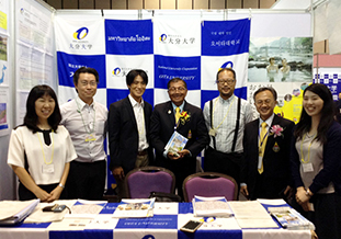 日本留学フェア バンコク会場でSamran氏と