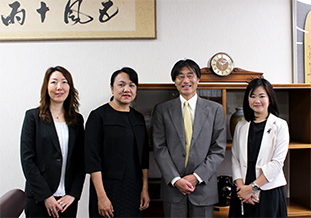 豊田理工学部長とタイ大使館参事官等の記念写真