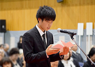 学生代表の久保田さんによる追悼のことば