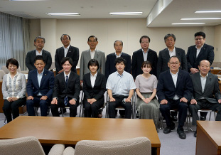 会議終了後,全員で記念写真