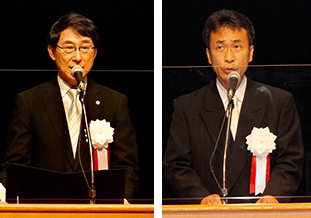 (左から)北野学長式辞、高見経済学部長の挨拶
