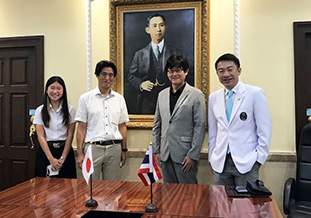 Wanitpongpan副学部長、小林教授、<br />内田助教,Darinornさん