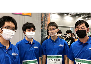 (左から)ROUTEの李さん、宮﨑さん、<br />小賦さん、益田さん