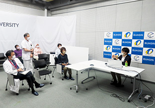 配信会場の様子(質疑応答)