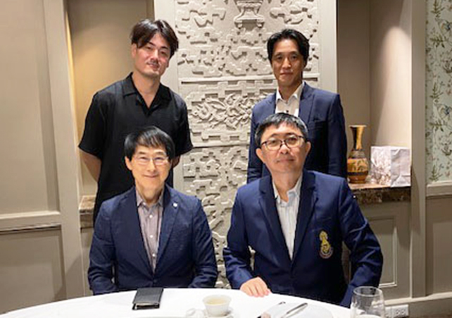 北野学長(前列左)、Dr. Vitoon(前列右)