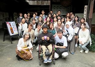 薫長酒館での集合写真(グループA)
