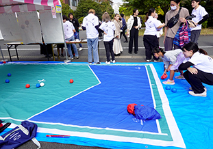 アダプテッドスポーツのボッチャを楽しむ