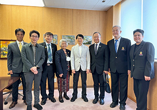 訪問団代表による北野学長表敬訪問