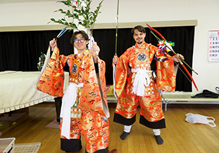 似合うでしょ? 神楽衣装試着体験