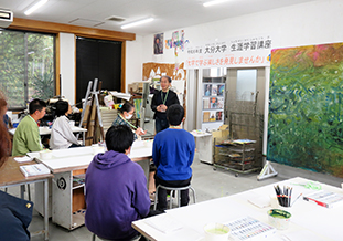 廣瀬教授から説明を受ける受講生