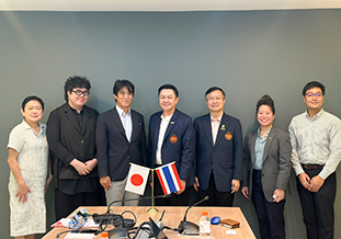 教養学部、医学部の先生方と(6月)