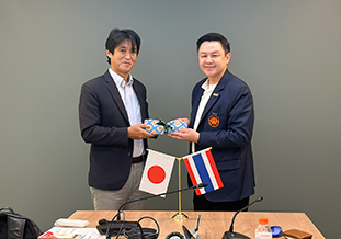 Ekkarat教養学部長と(6月)