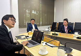 Anan医学部長との意見交換(8月)