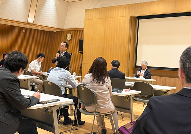 活動報告の様子