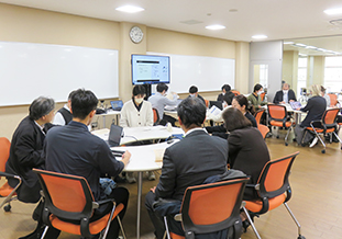 学生・教職員の合同グループによる討論